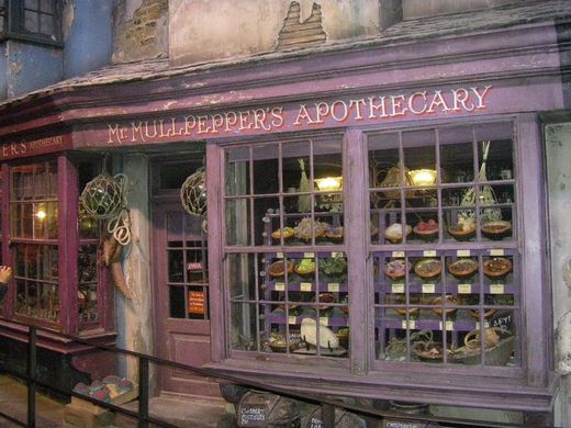 Hemlock's Apothecary.jpg|left|200